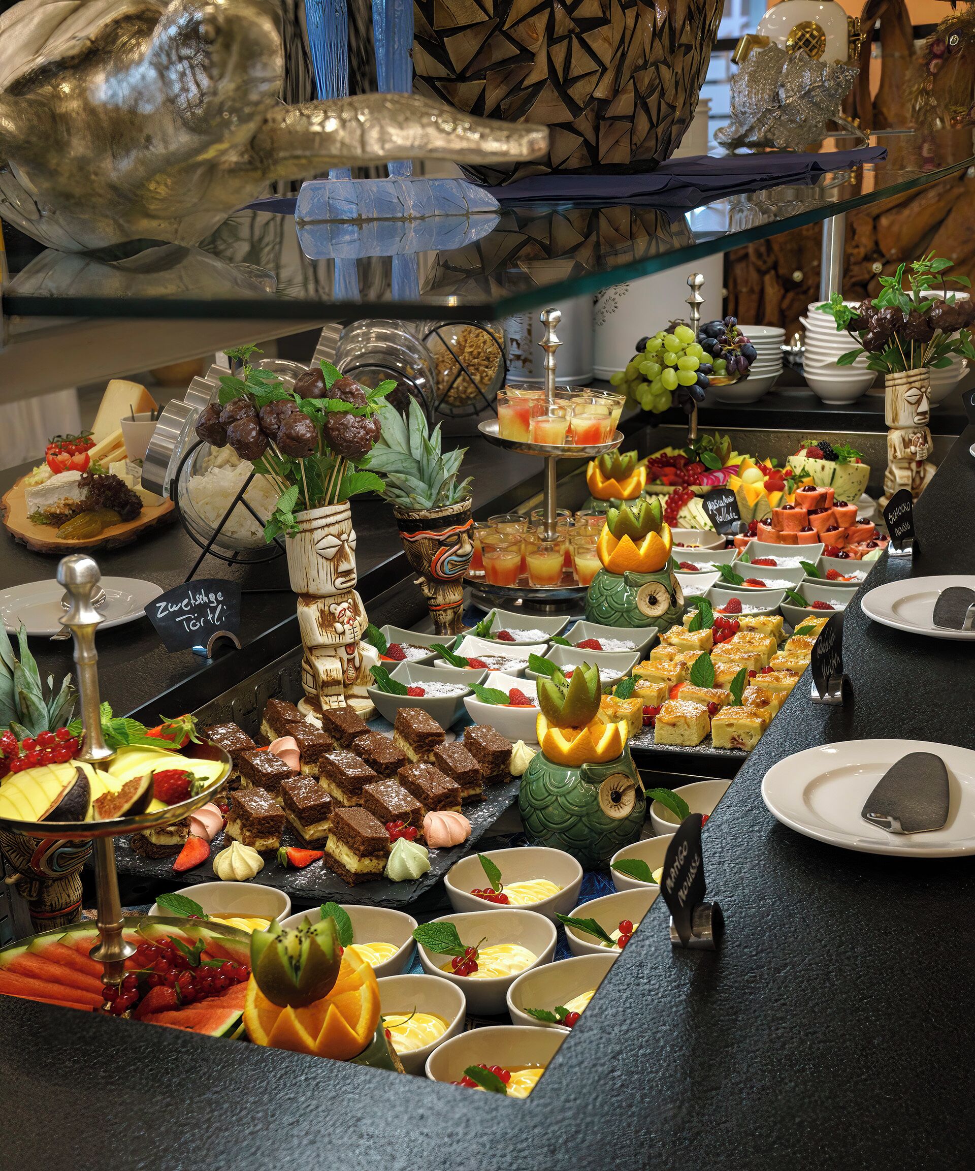 breakfast, lunch, dinner served; international cuisine, garden views