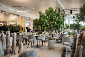 Breakfast, lunch and dinner served - Hotel Egerkingen (Egerkingen)