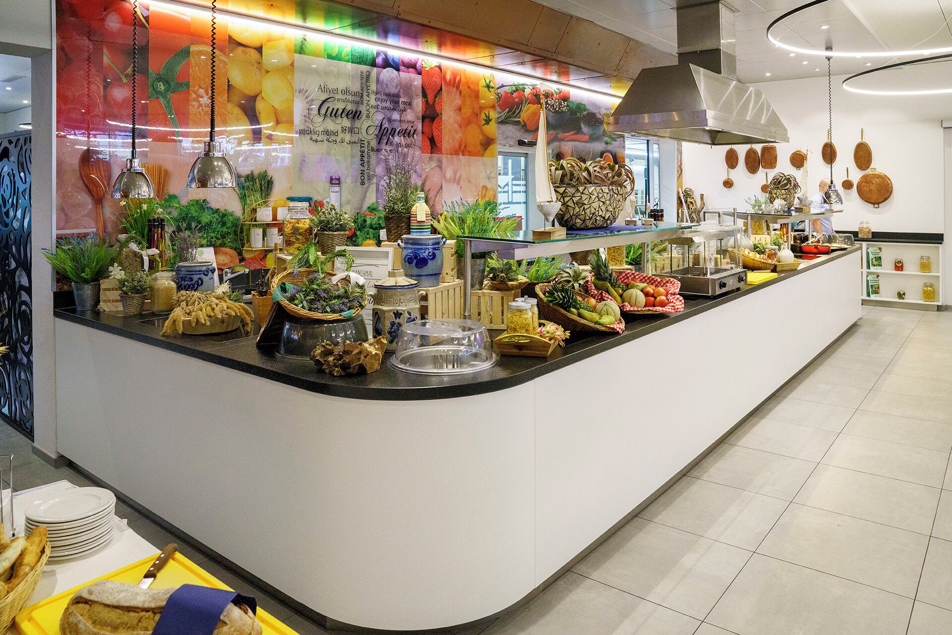 breakfast, lunch, dinner served; international cuisine, garden views