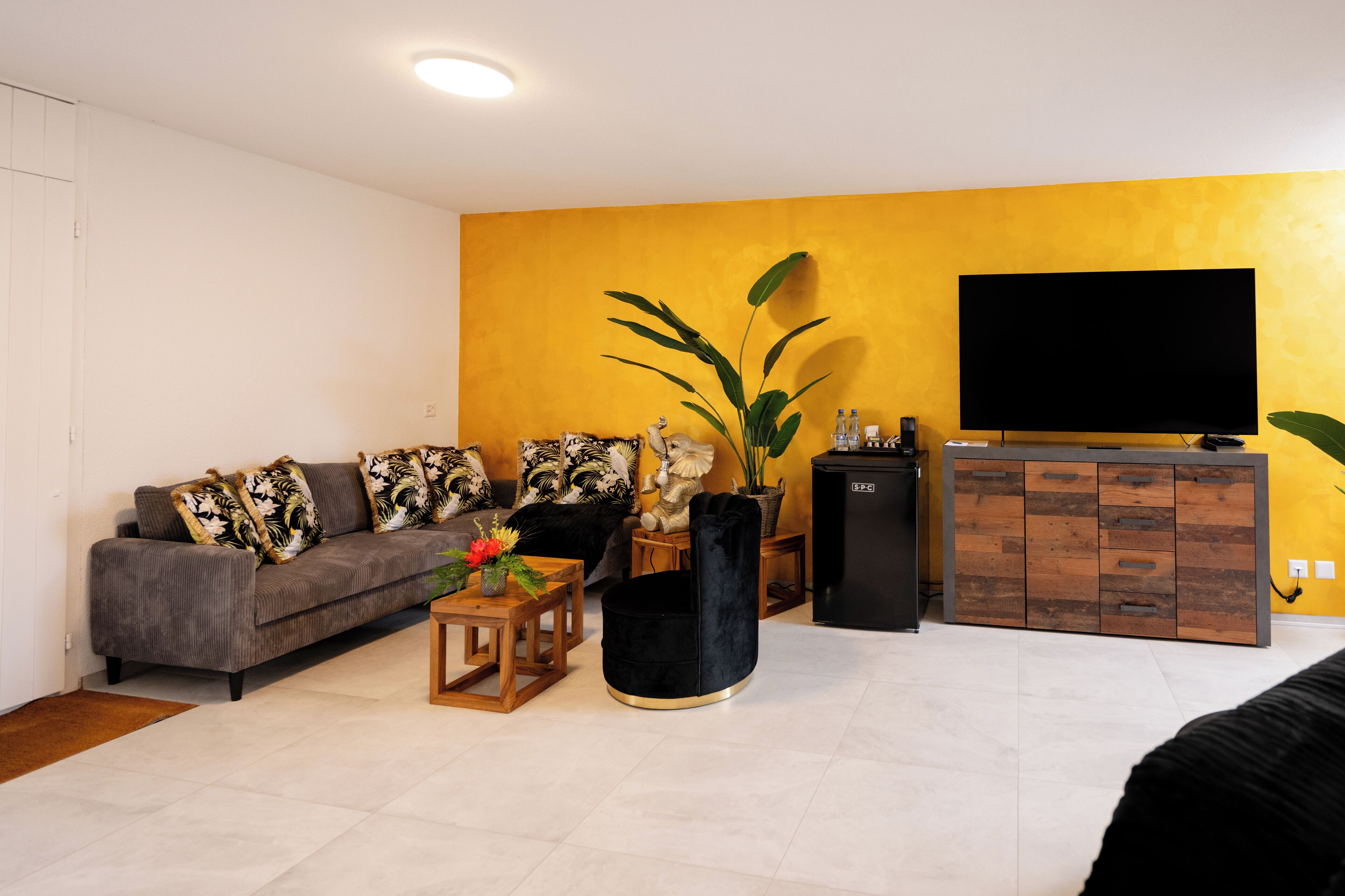 Työpöytä, pimennysverhot, silitysrauta/-lauta, ilmainen Wi-Fi