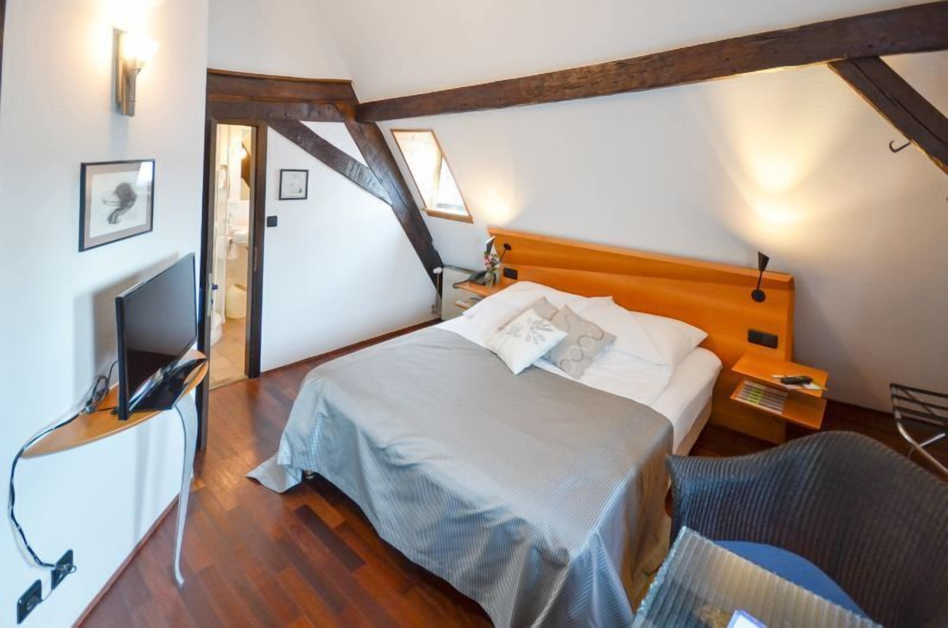 premium bedding, in-room safe, desk, iron/ironing board