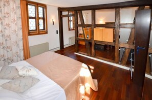 Hochwertige Bettwaren, Minibar, Zimmersafe, Schreibtisch
