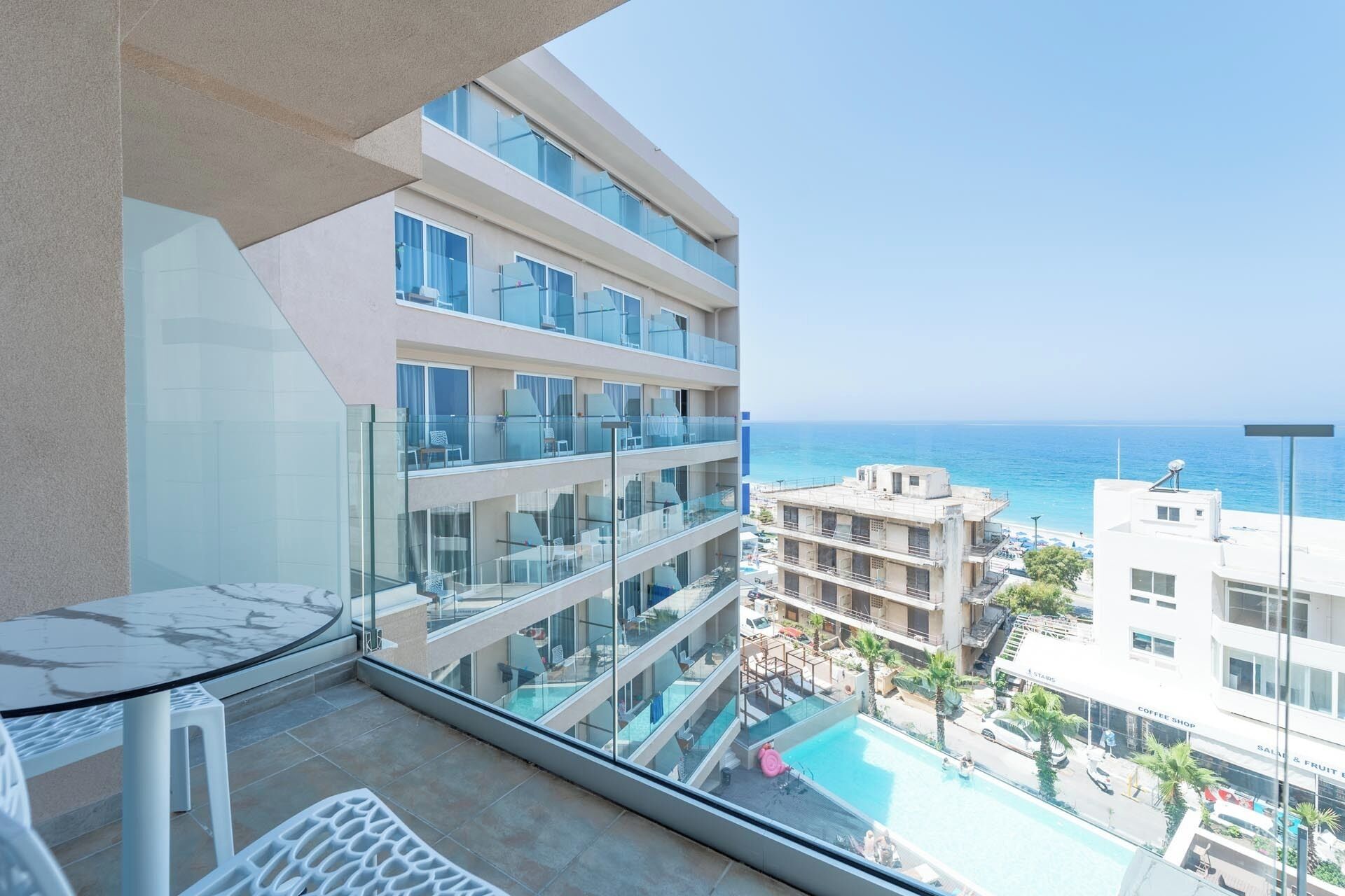 Partial Sea View and Pool Room | Beach/ocean view