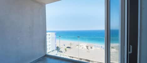 Deluxe Suite Sea View and Pool | 1 bedroom, in-room safe, free WiFi, bed sheets