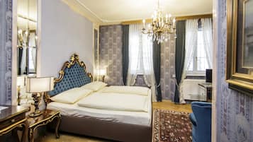 Habitación Business doble | Minibar, caja fuerte, escritorio y cortinas opacas