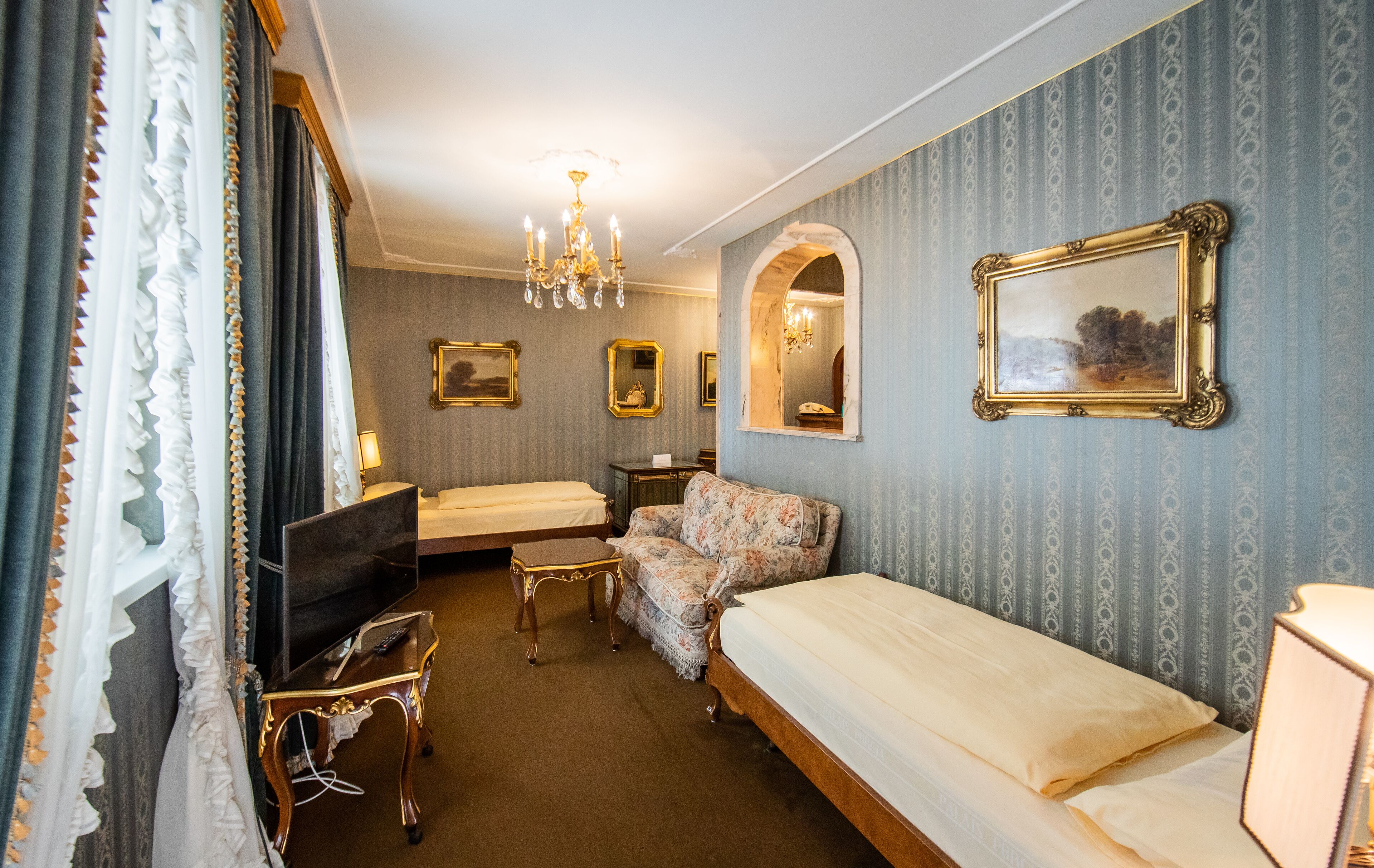 business double room | minibar, in-room safe, desk, blackout curtains