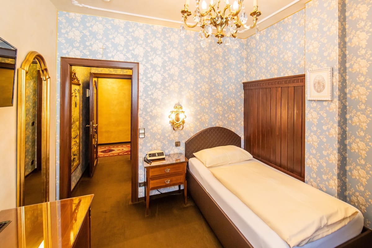Standard Single Room | 1 bedroom, minibar, in-room safe, desk