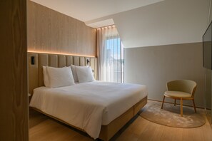 Dobbeltrom – deluxe | Allergitestet sengetøy, safe på rommet, skrivebord og wi-fi (inkludert)