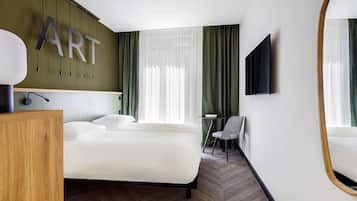 Classic Room, 2 Twin Beds | Free minibar, in-room safe, blackout drapes, soundproofing