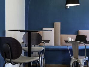 Desayuno buffet todos los días (con cargo) 