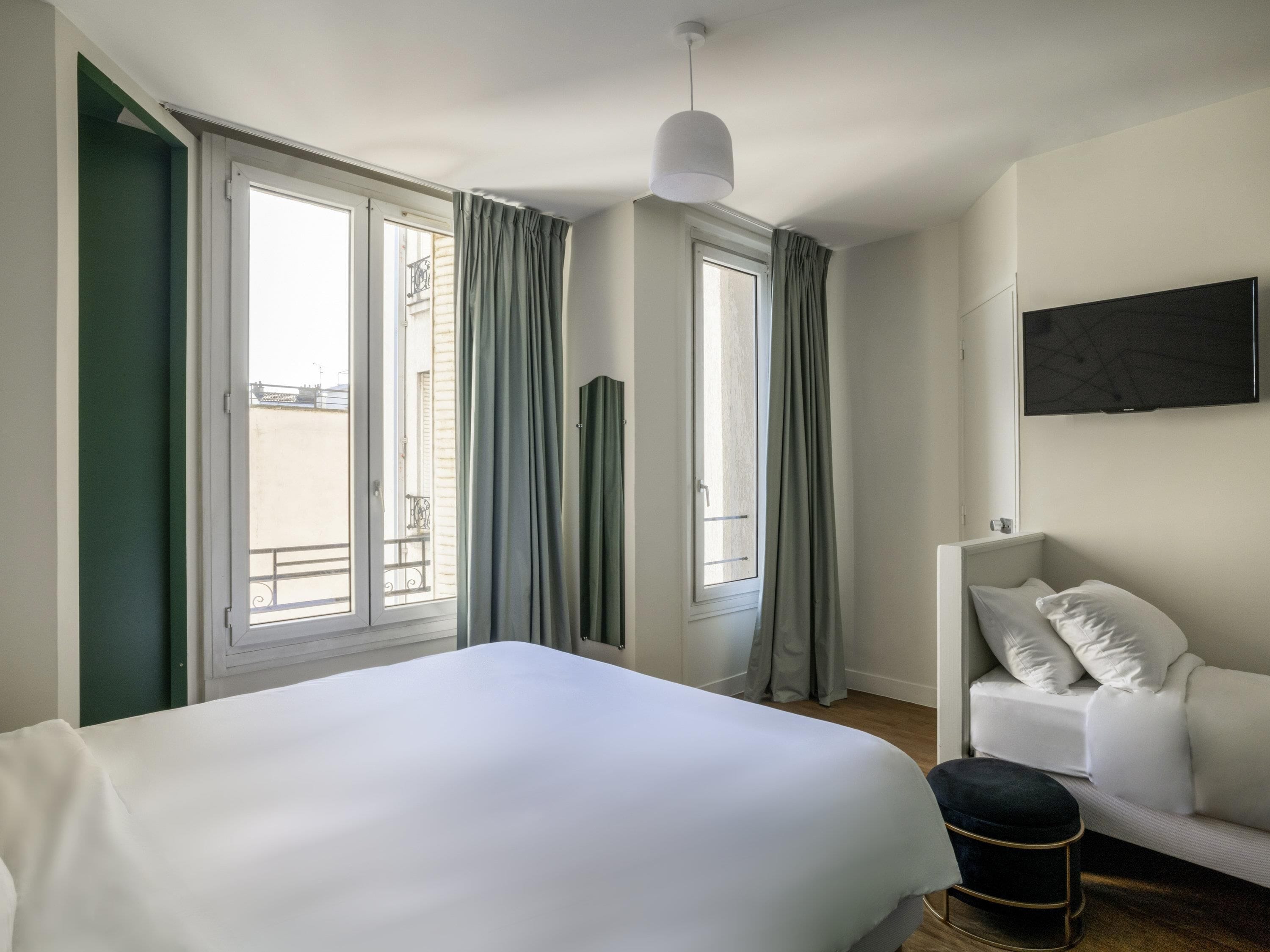 Superior Room with a double bed and a single bed | Desk, blackout drapes, iron/ironing board, free WiFi