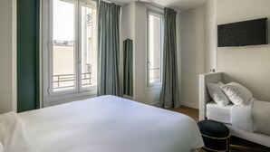 Rom – superior (with a double bed and a single bed) | Skrivebord, blendingsgardiner, strykejern/-brett og wi-fi (inkludert)