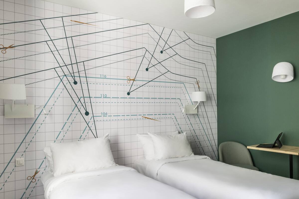 Skrivbord, mörkläggningsgardiner, strykjärn/strykbräda och gratis wi-fi