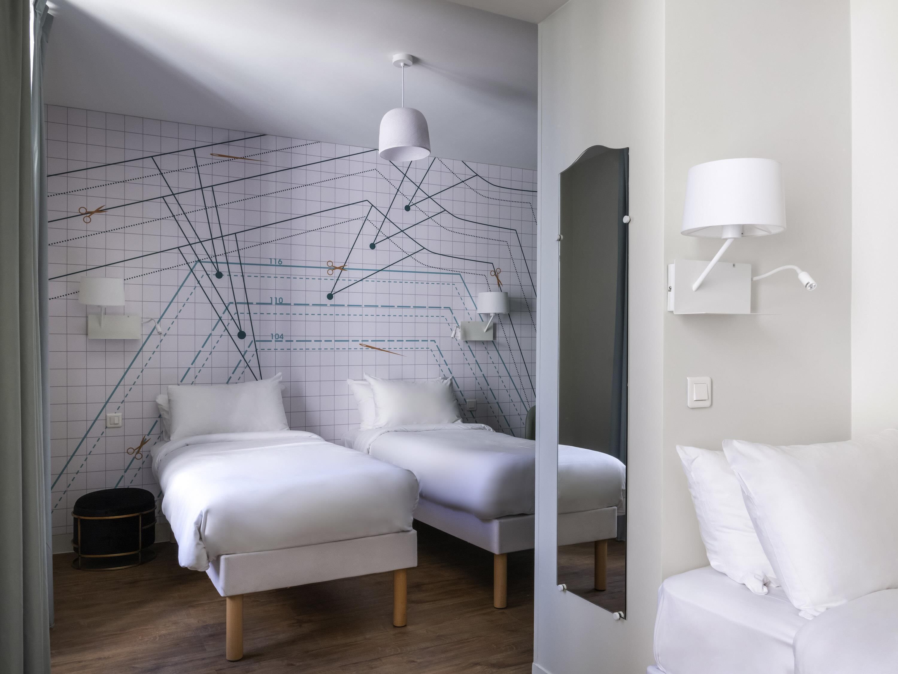 Camera Superior, letti multipli | Una scrivania, tende oscuranti, ferro/asse da stiro, Wi-Fi gratuito