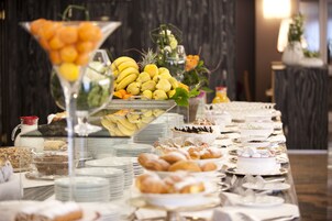Daily buffet breakfast for a fee