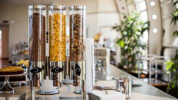 Desayuno buffet (EUR 10.00 por persona)