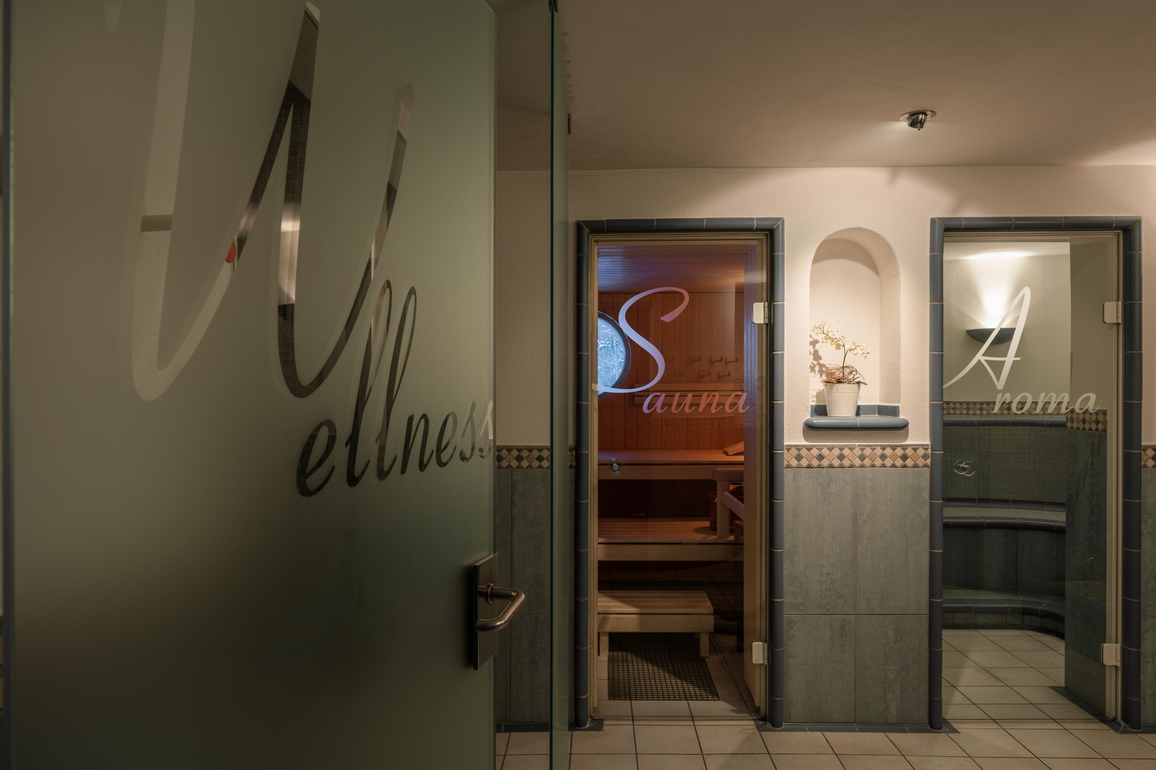 sauna, hot tub, body treatments, body scrubs, facials