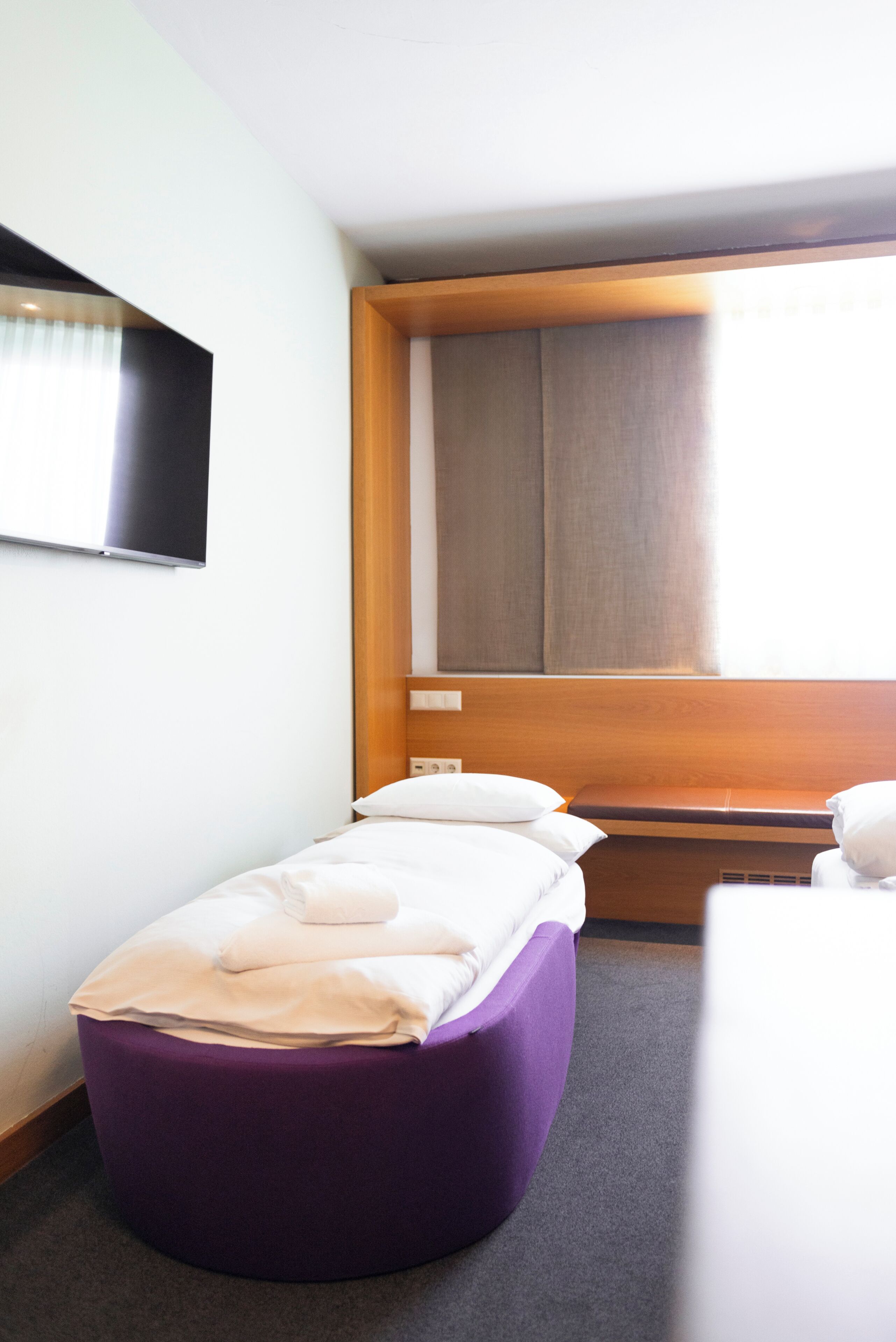 Smart Casual Zimmer | Allergikerbettwaren, Zimmersafe, Schreibtisch, schallisolierte Zimmer