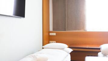 Smart Casual Zimmer | Allergikerbettwaren, Zimmersafe, Schreibtisch, schallisolierte Zimmer
