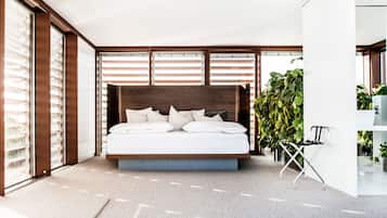 Loftcube | Hypo-allergenic bedding, in-room safe, desk, soundproofing