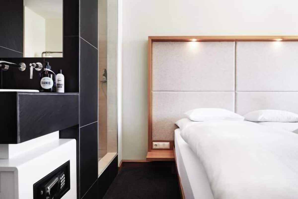 Badezimmer | Dusche, Regendusche, Haartrockner, Handtücher