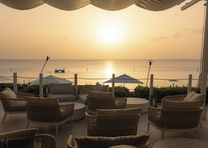 3 restaurants, breakfast, lunch, dinner served; Caribbean cuisine