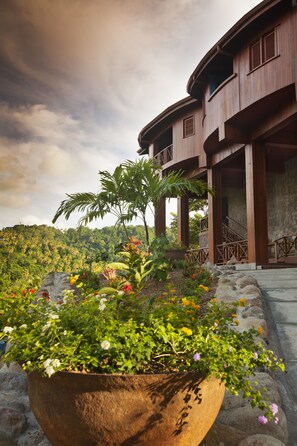 Suites at Paradise Ridge