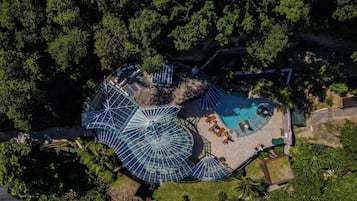 Behandelingskamers voor koppels, een sauna, een stoombad