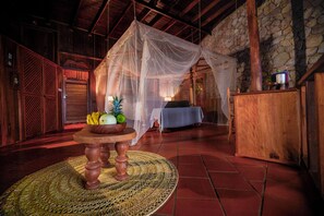 Hilltop Dream Suite | ملاءات للفراش لا تسبب الحساسية ومأكولات ومشروبات مجانية في الميني بار