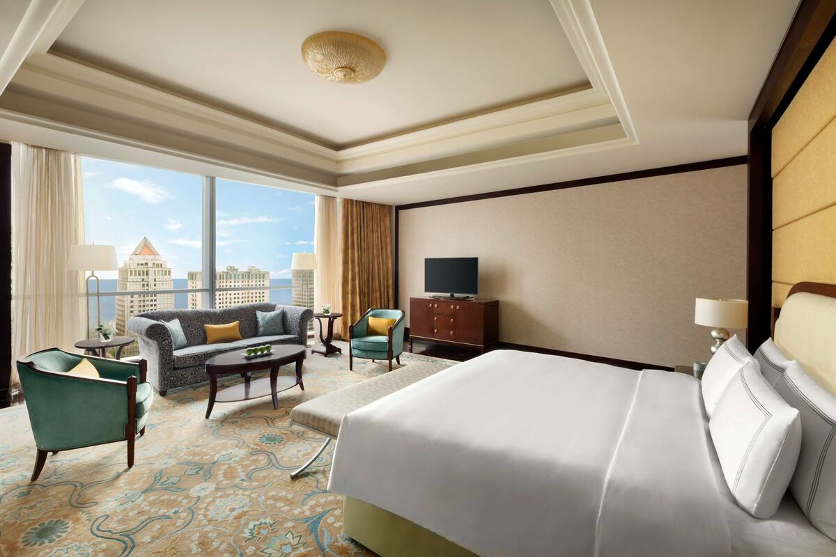 premium bedding, down duvets, minibar, in-room safe