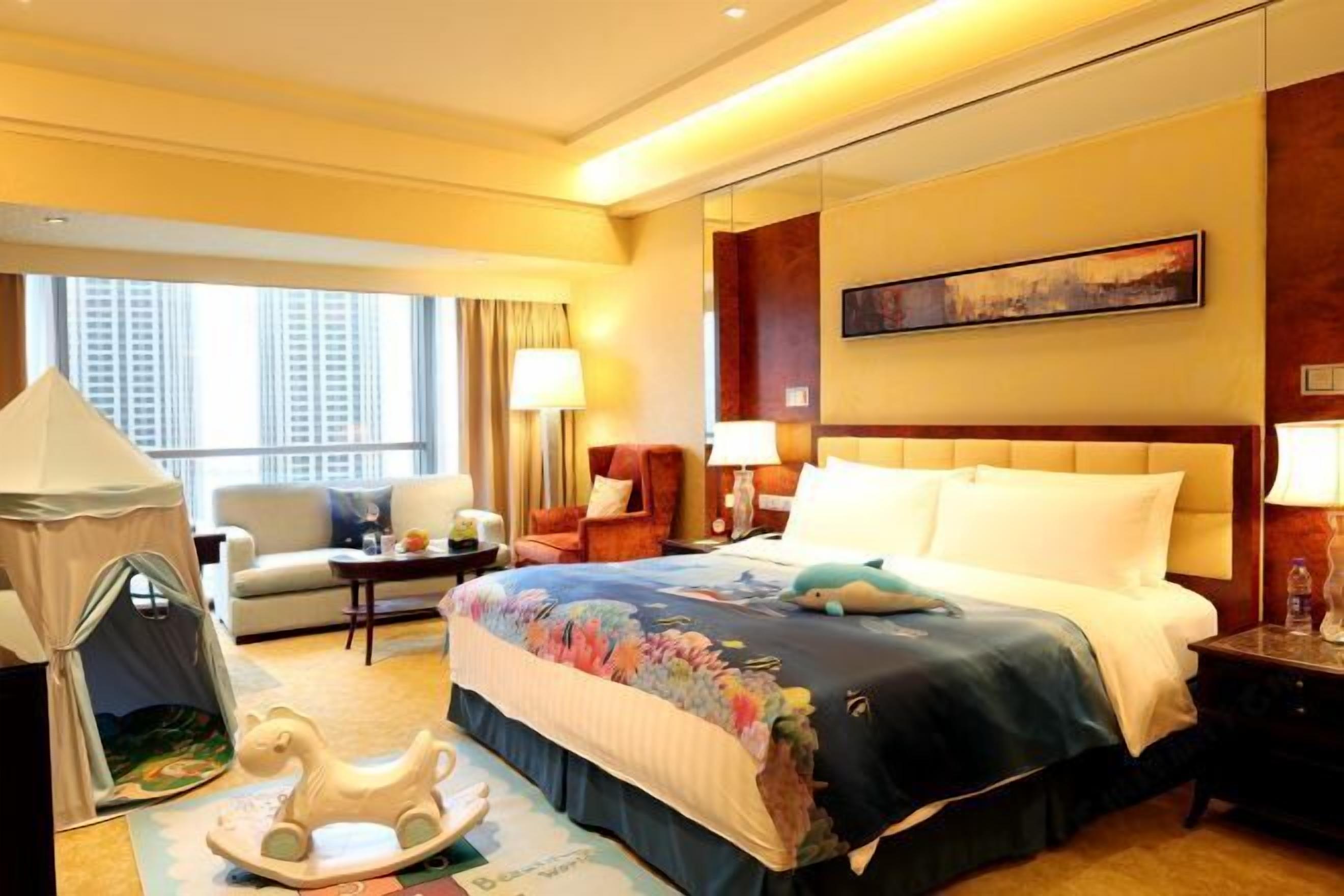 Premium bedding, down comforters, minibar, in-room safe