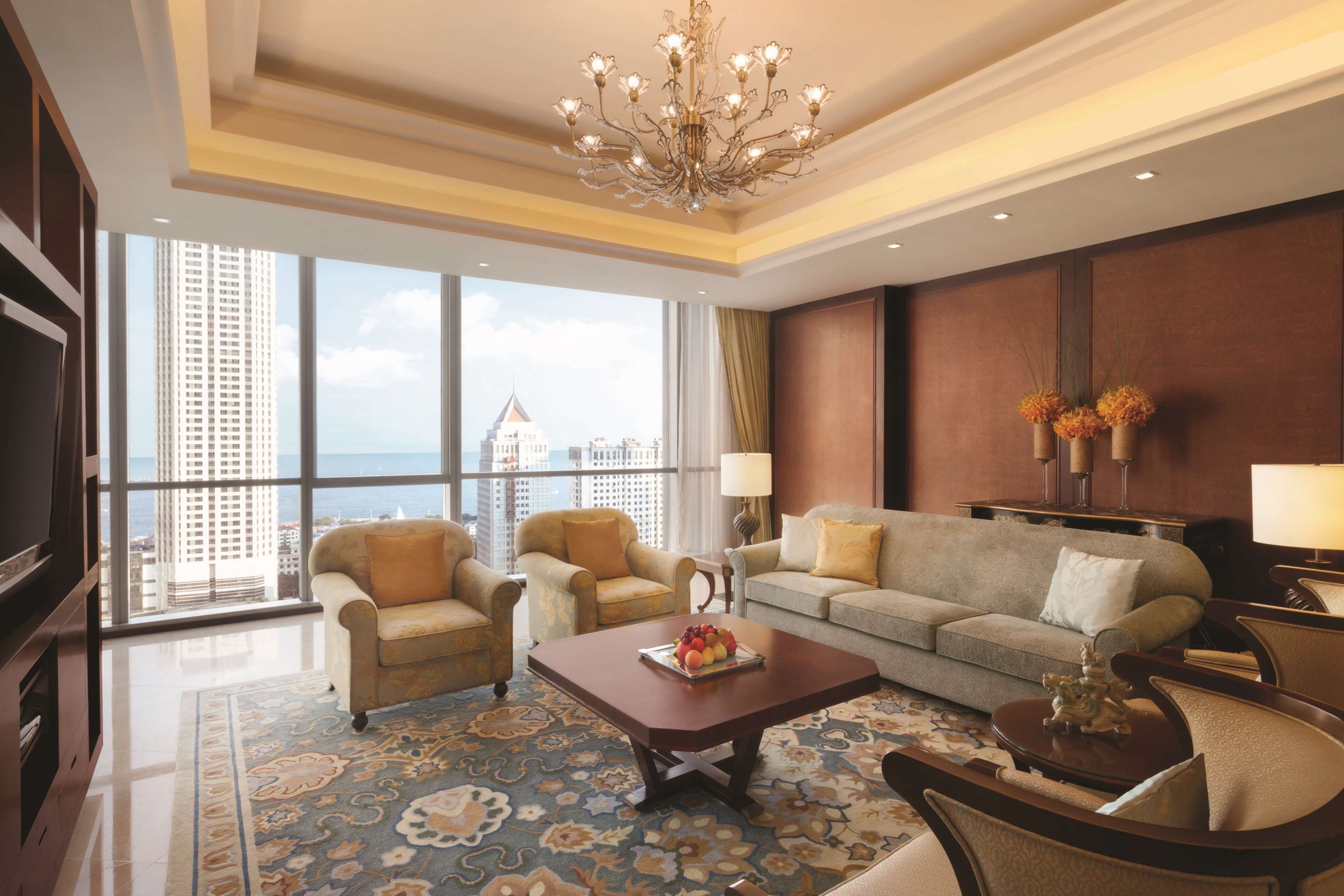 Premium bedding, down comforters, minibar, in-room safe