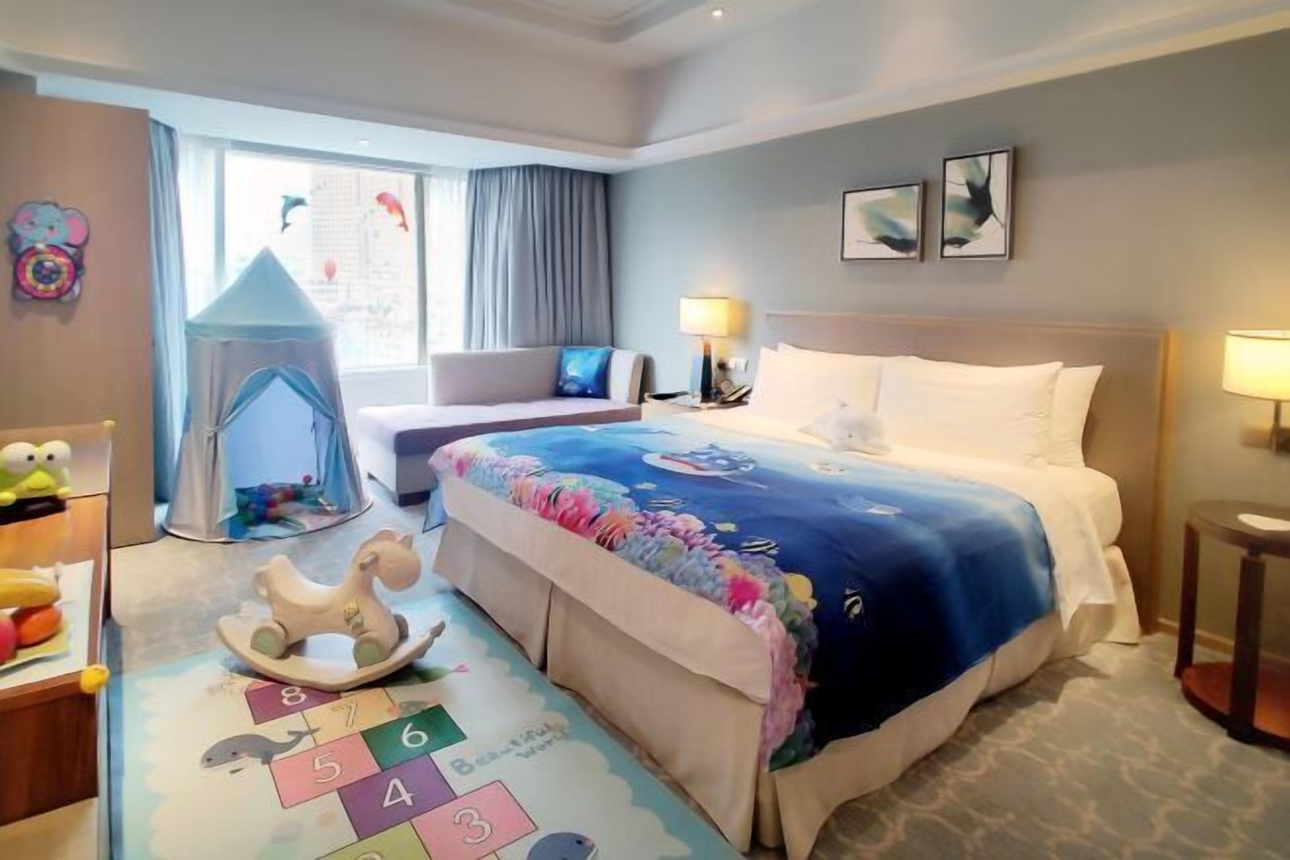 Premium bedding, down comforters, minibar, in-room safe