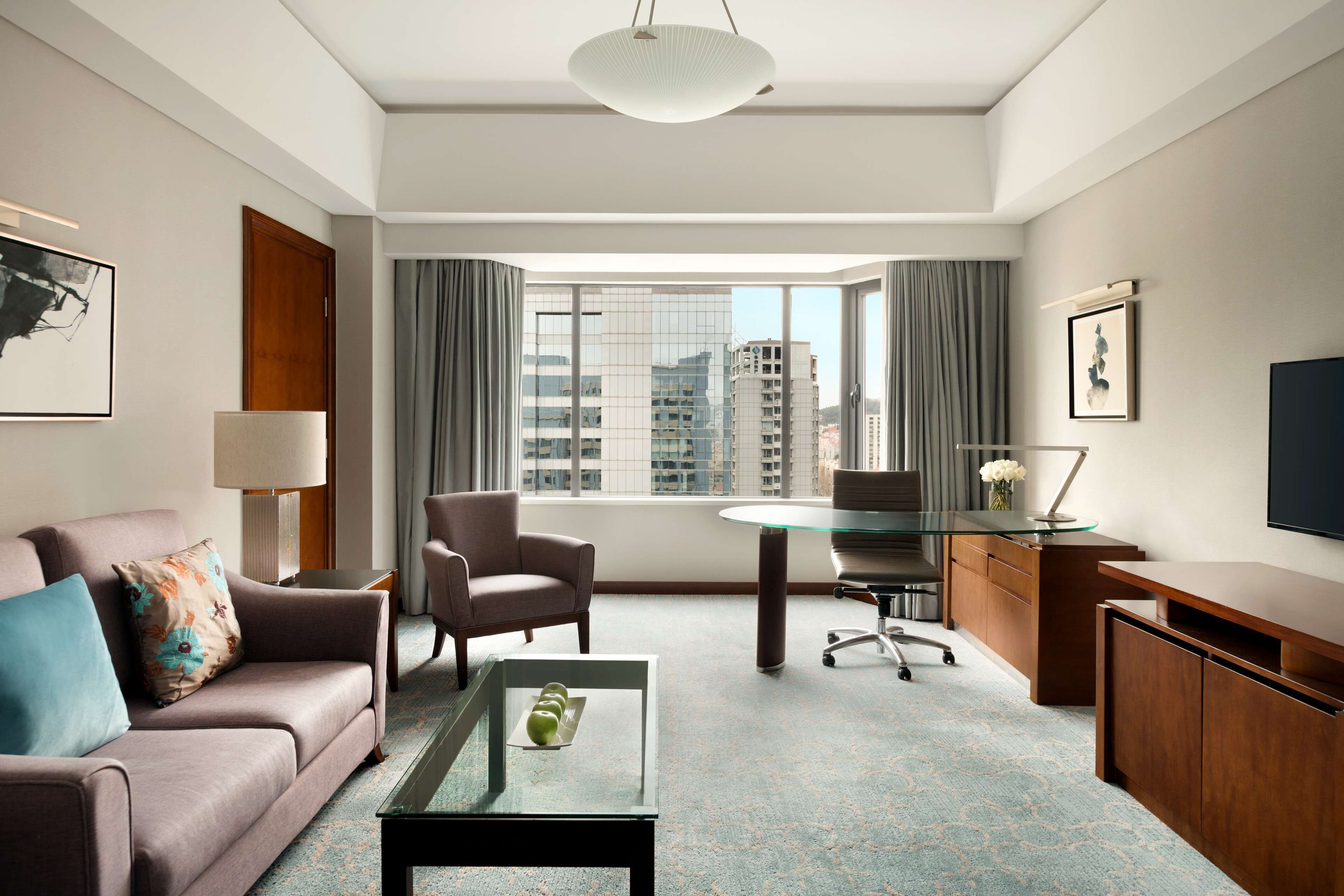 executive suite, 2 single beds (city wing) | premium bedding, down duvets, minibar, in-room safe