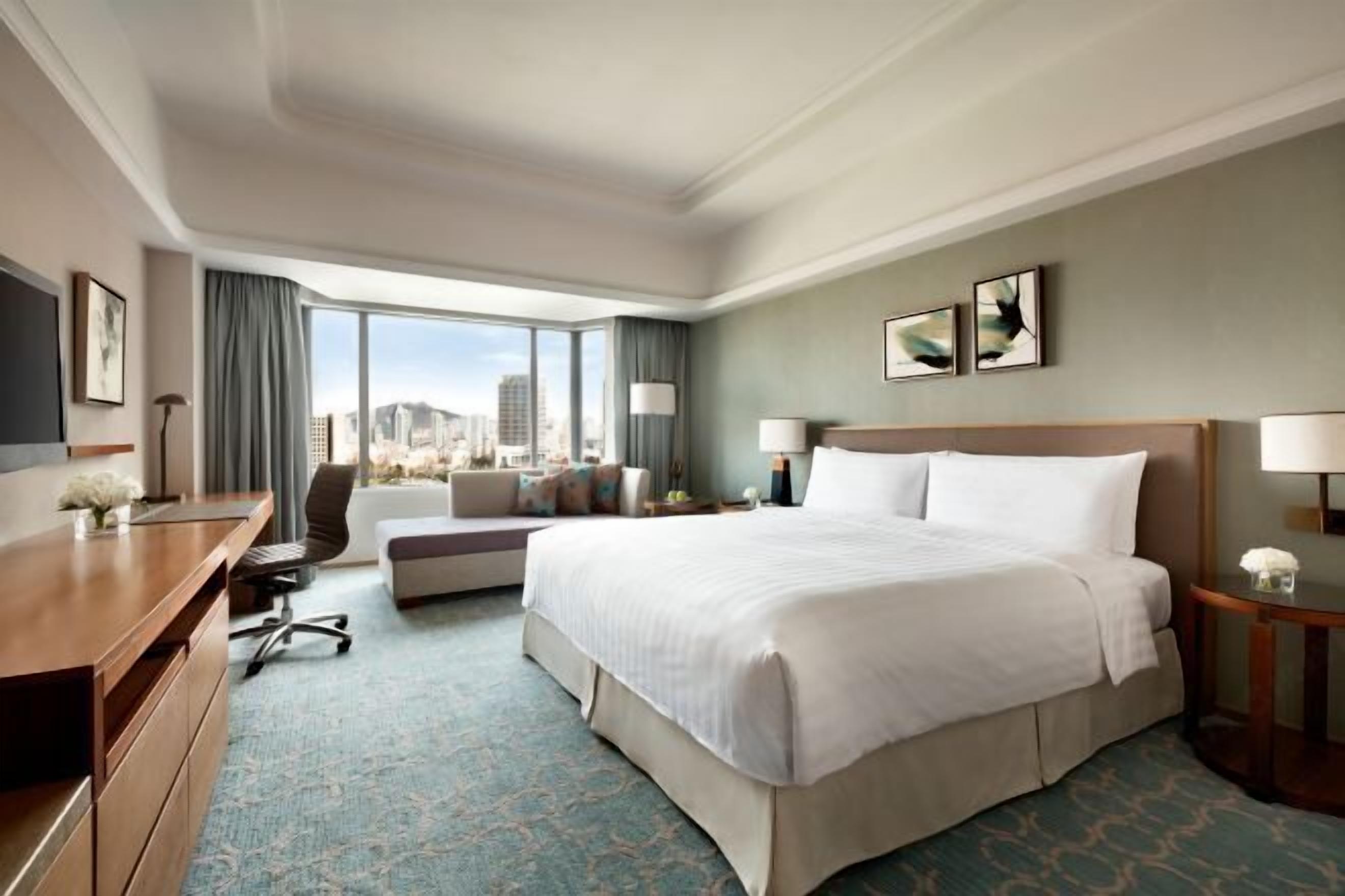 Premium bedding, down comforters, minibar, in-room safe