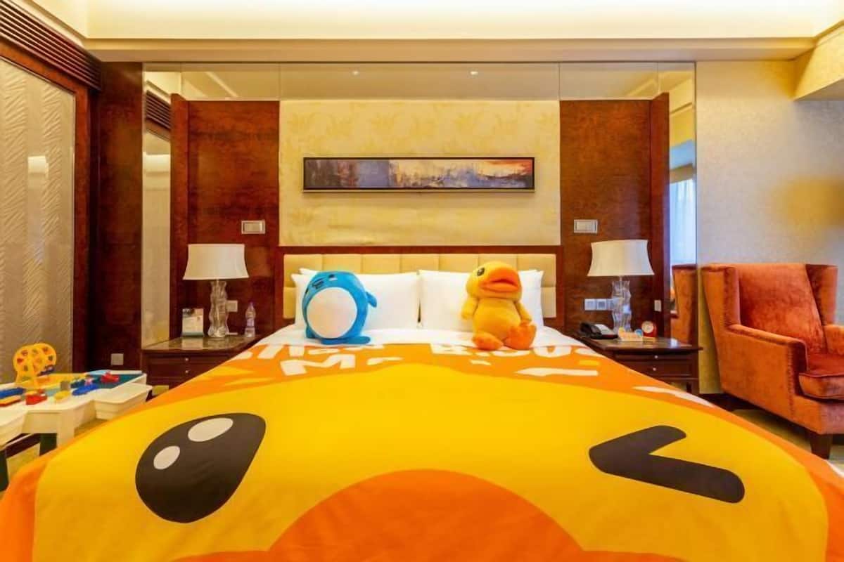 Premium bedding, down comforters, minibar, in-room safe