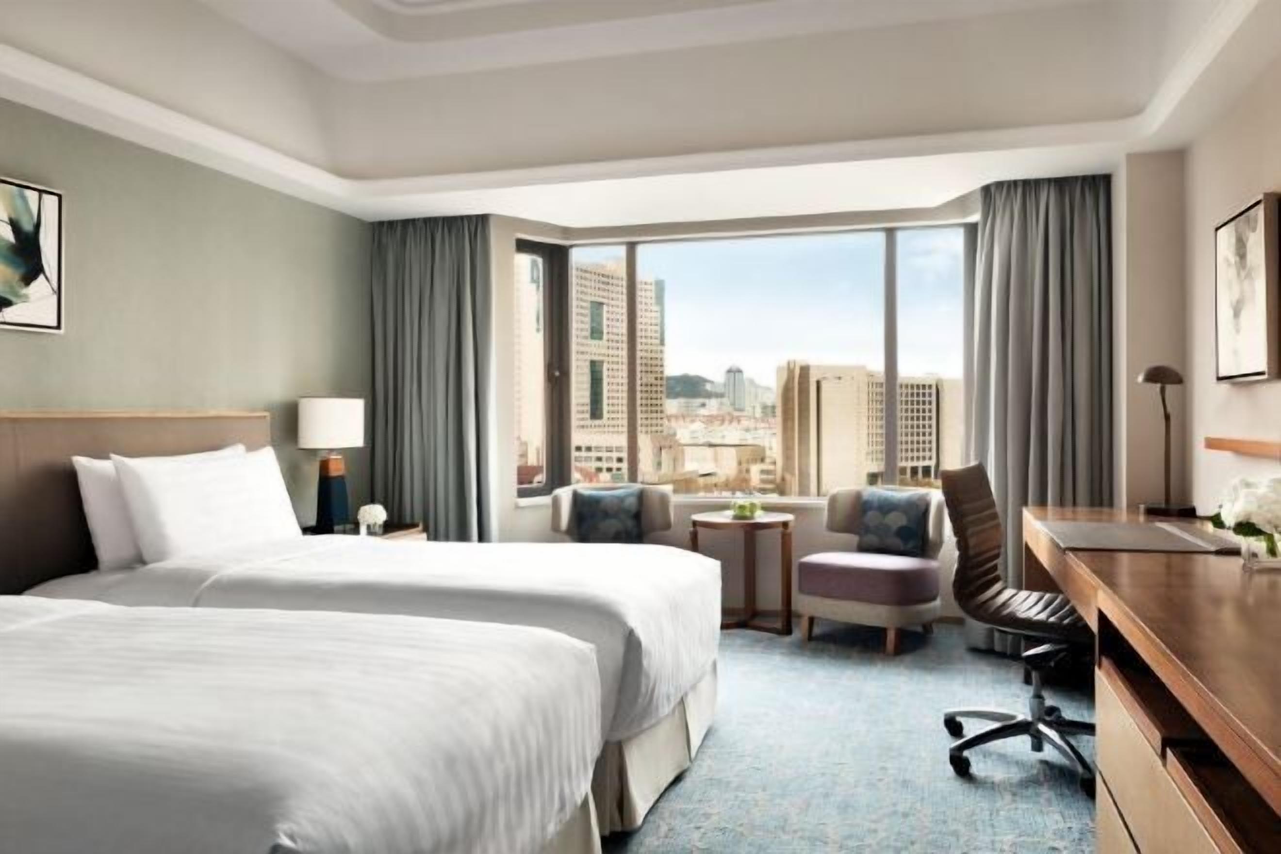 Premium bedding, down comforters, minibar, in-room safe