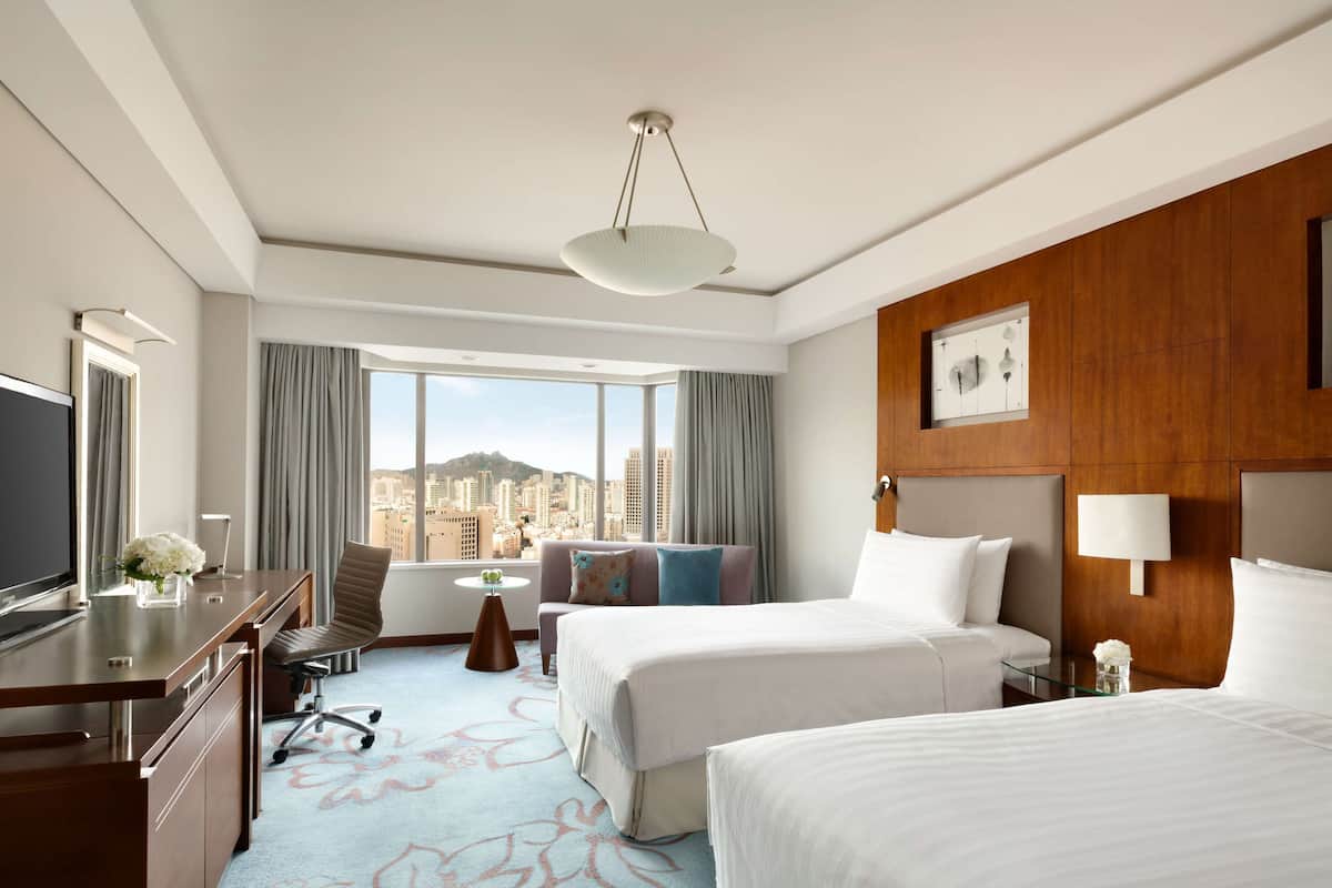 Camera Deluxe, 2 letti singoli | Biancheria da letto di alta qualità, copriletto in piuma, minibar