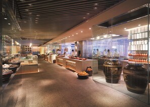 3 개의 레스토랑, 아침 식사 제공