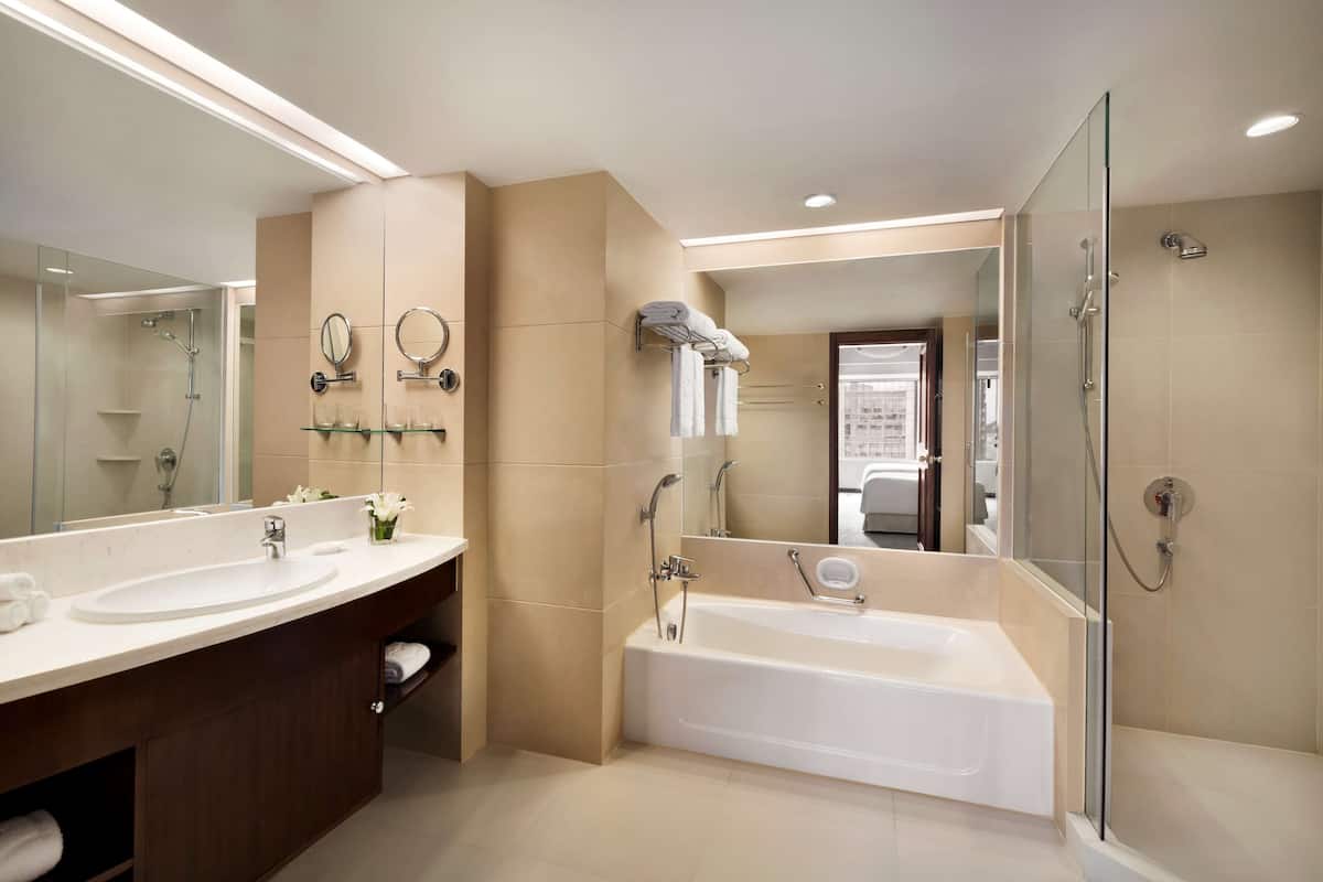 executive suite, 2 single beds (city wing) | bathroom | separate bathtub and shower, free toiletries, hair dryer, bathrobes