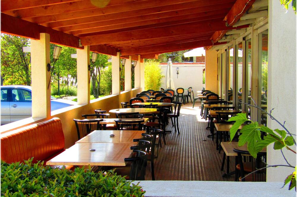 Aix Hotel