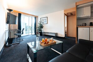 Standaard suite (Standing) | Luxe beddengoed, een bureau, verduisterende gordijnen