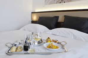 S'hi serveixen esmorzars, dinars i sopars 