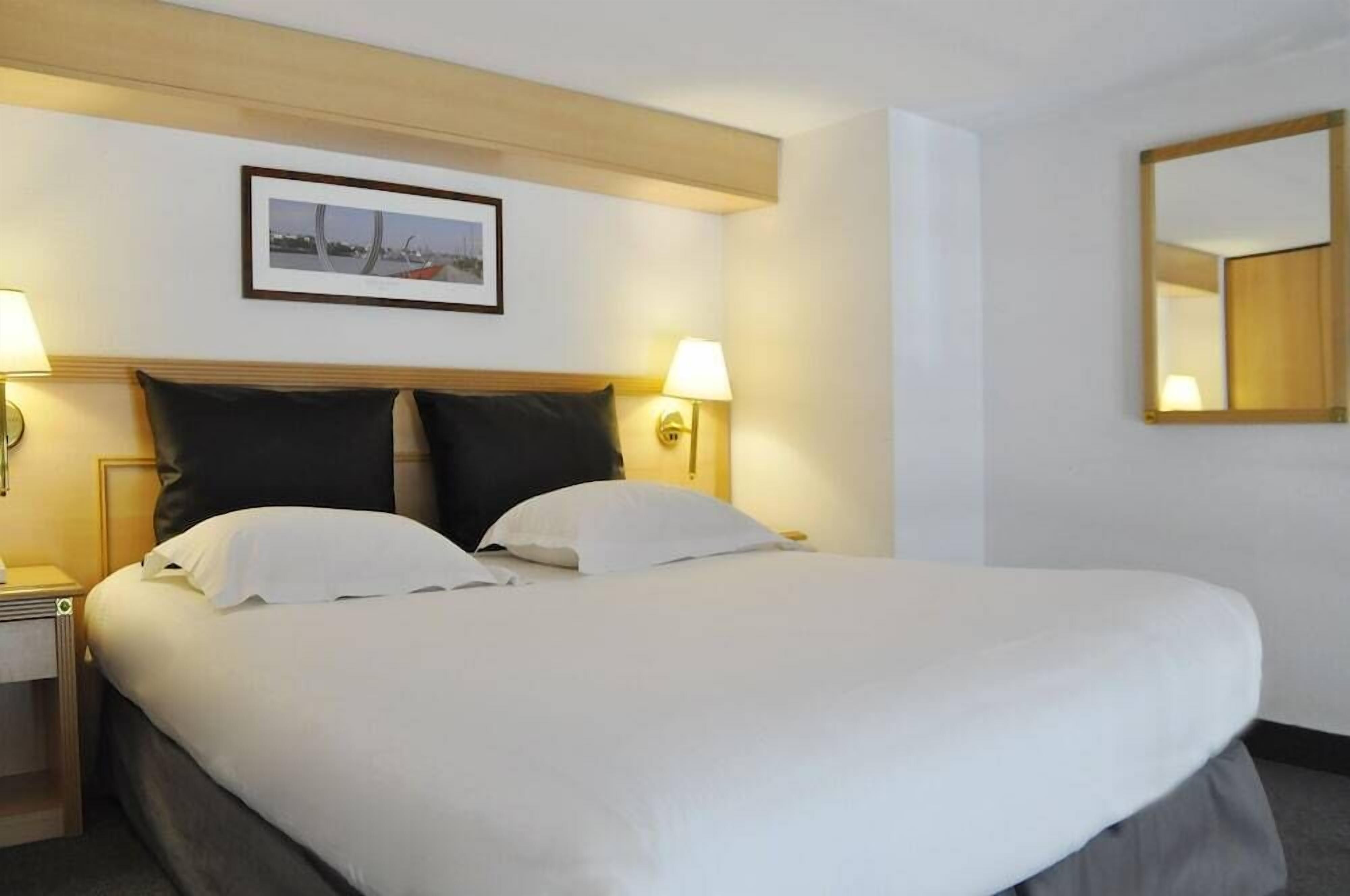 Premium bedding, desk, blackout curtains, soundproofing