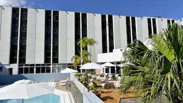 Outdoor pool, pool umbrellas