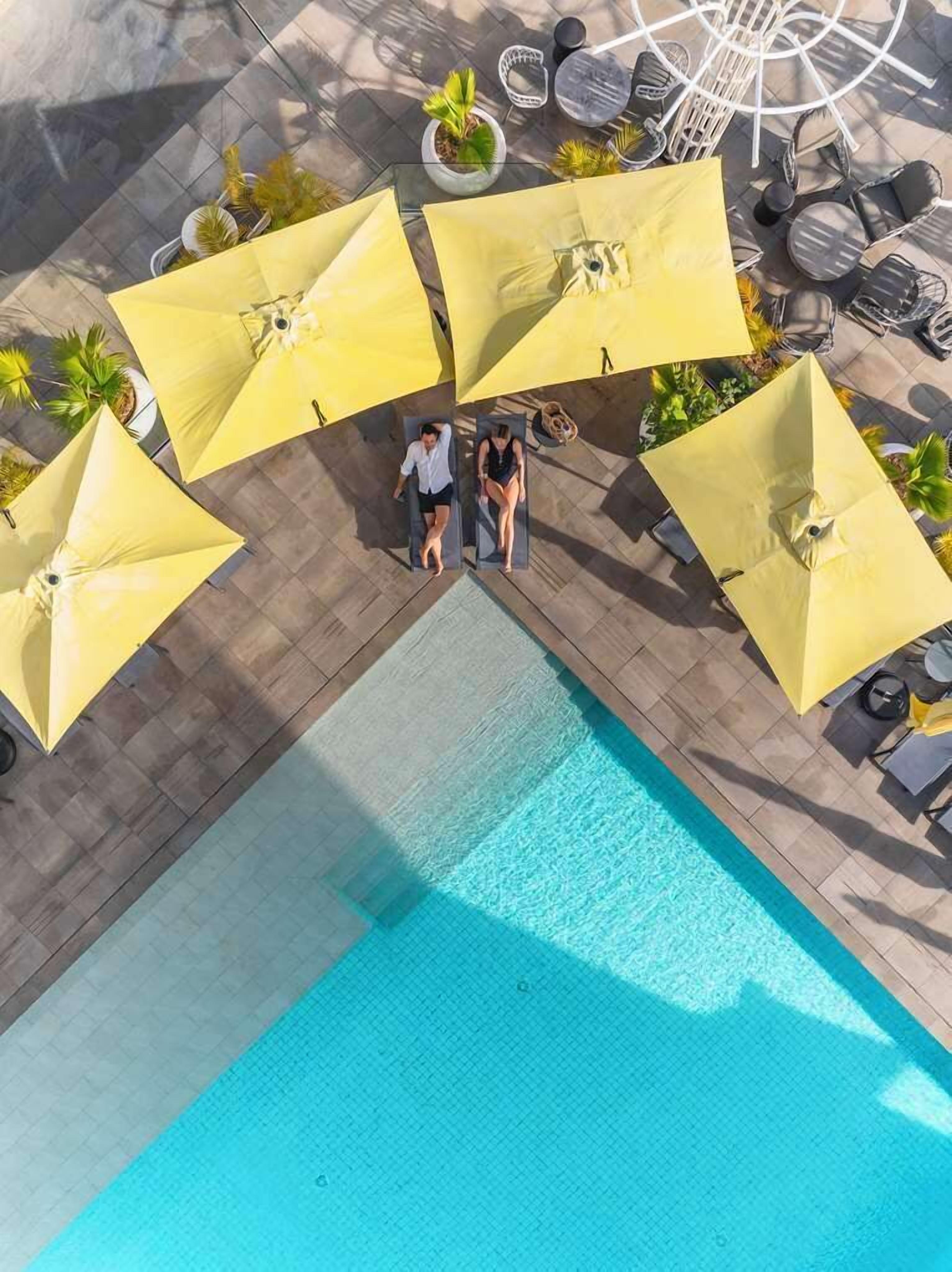 屋外プール、プール パラソル