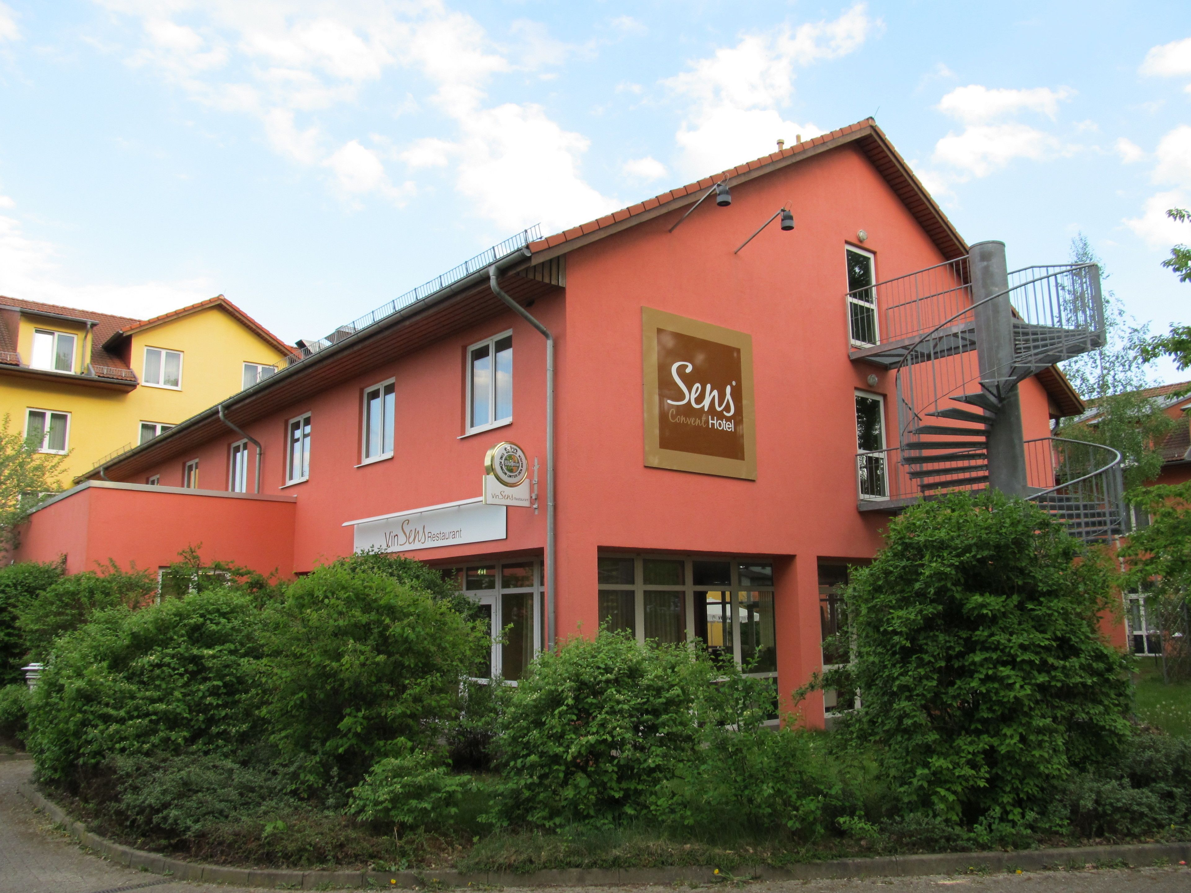 Außenbereich. SensConvent Hotel Michendorf