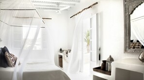 Ropa de cama de alta calidad y minibar