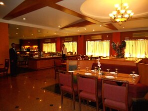 2 restaurants, breakfast, lunch, dinner served; Indian cuisine 