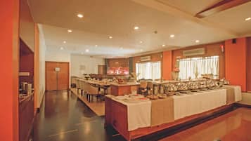 2 restaurants, breakfast, lunch, dinner served; Indian cuisine